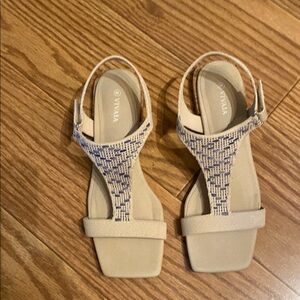 Vivaia sandals sz 9, tan & blue, new